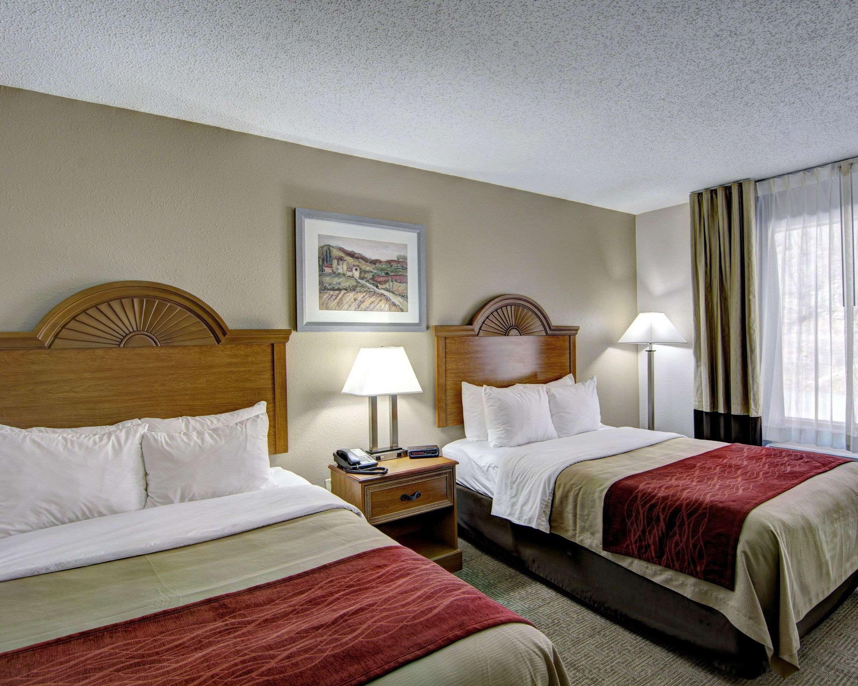 Clarion Pointe Beckley Hotel Exterior photo