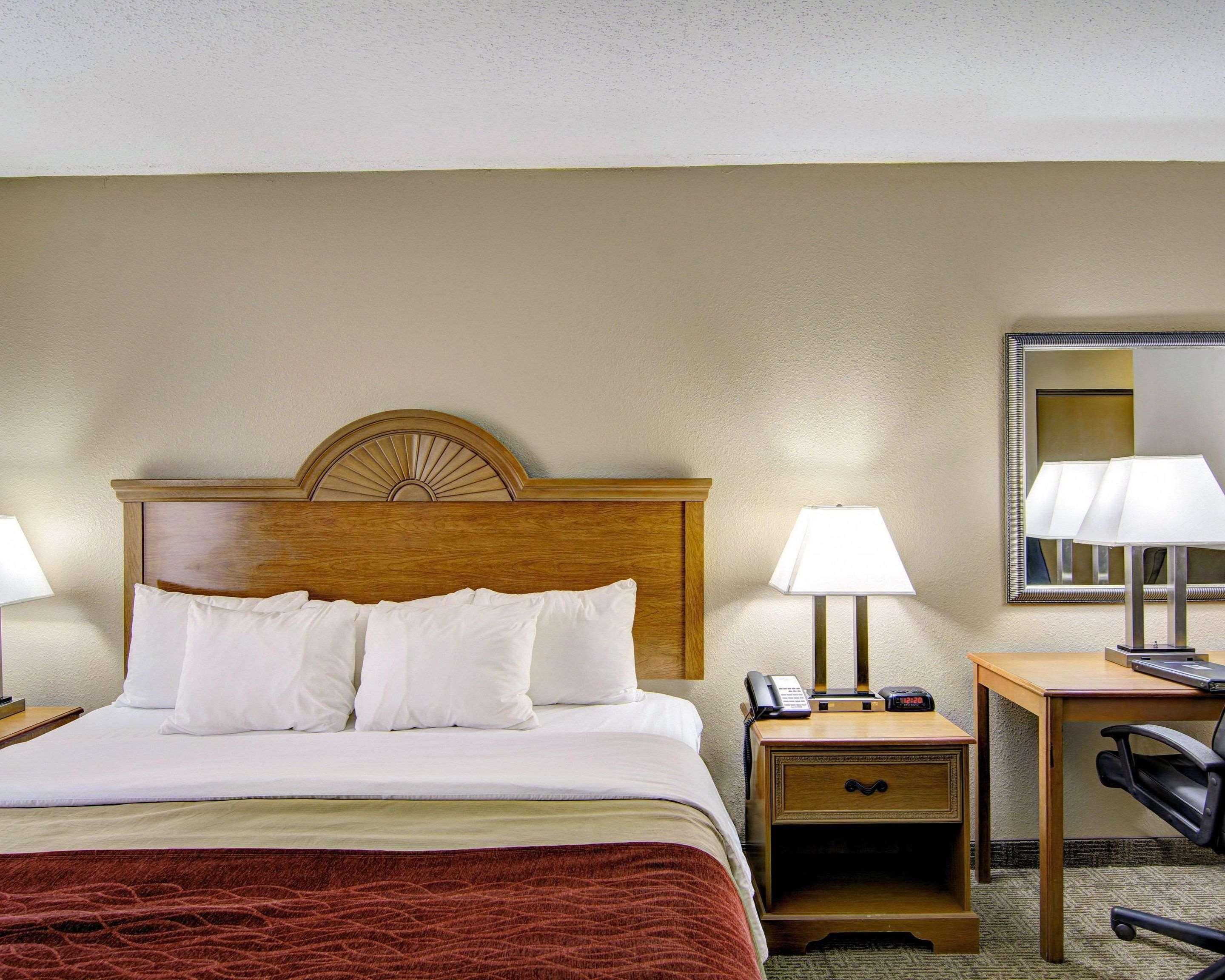Clarion Pointe Beckley Hotel Exterior photo