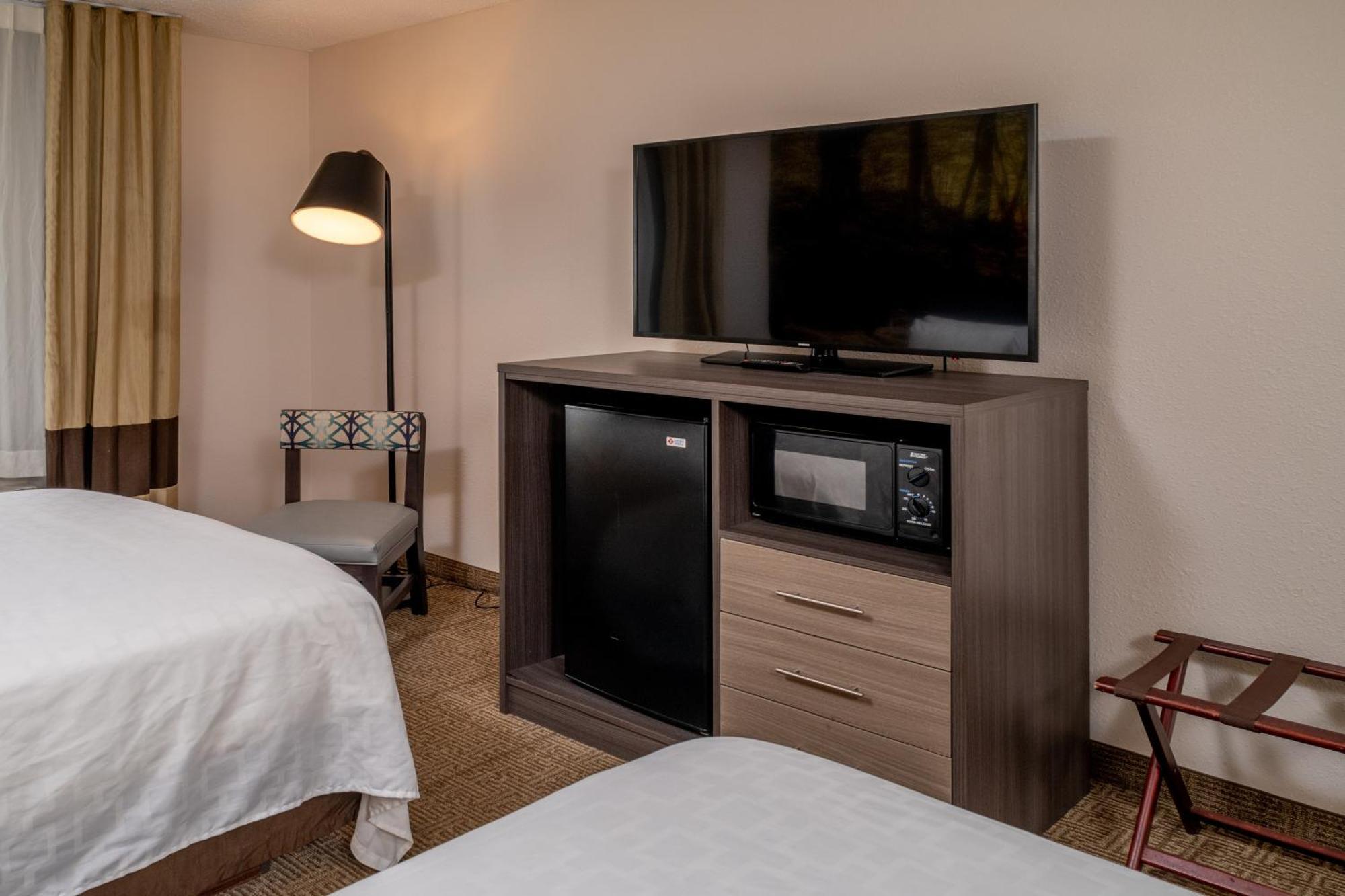 Clarion Pointe Beckley Hotel Room photo