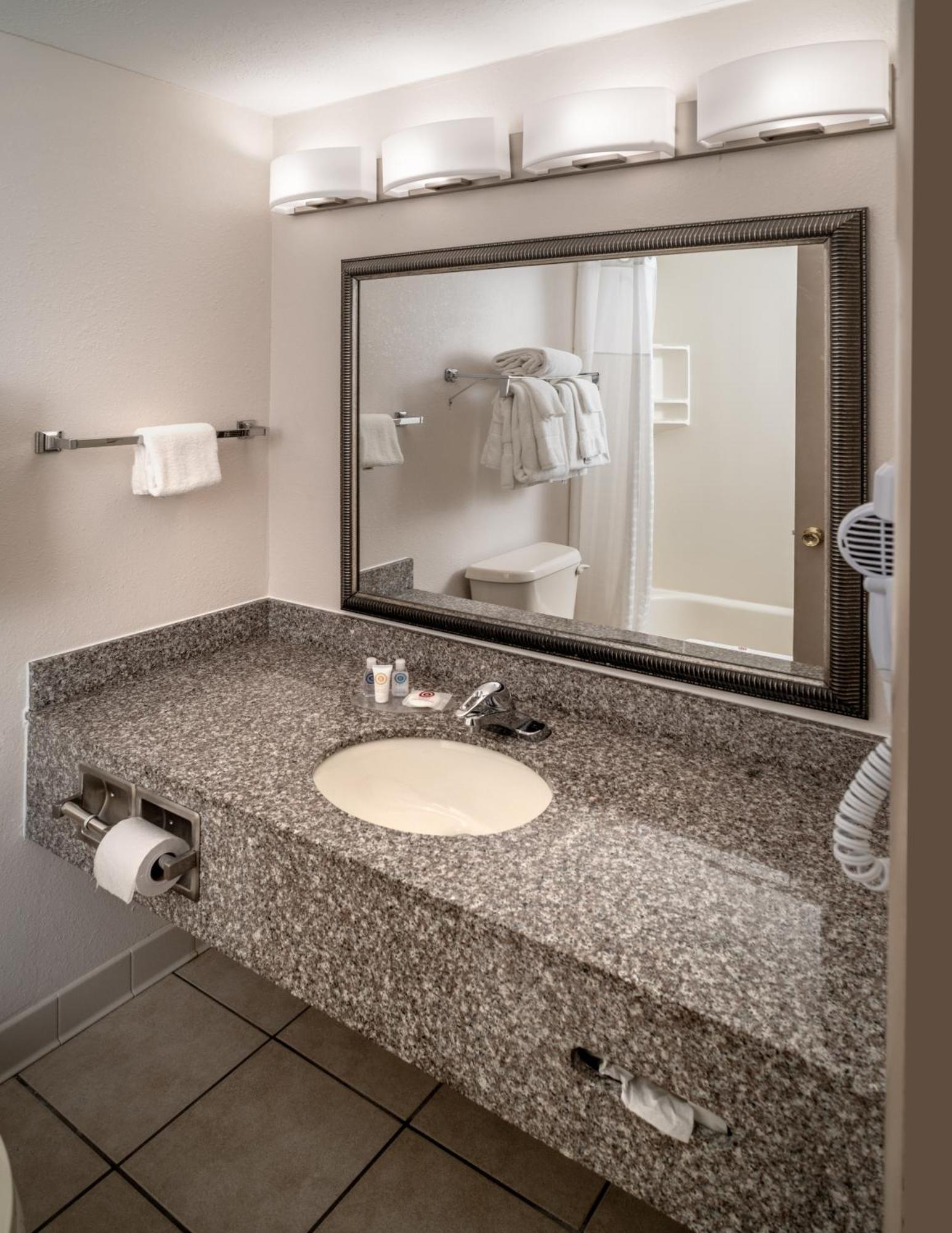 Clarion Pointe Beckley Hotel Room photo